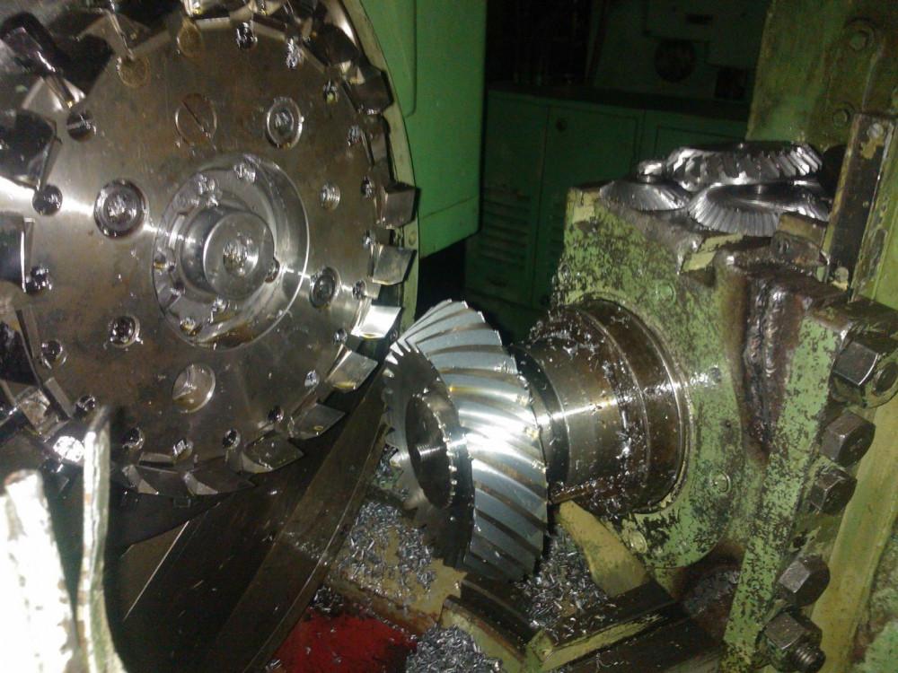 Зуборезный станок с ЧПУ для изготовления конических шестерен